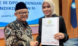 Abdul Mu'ti dan Erni Daryanti